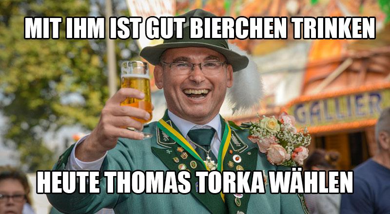 Eines von vielen Wahlplakaten, das die FlimmFlämmkes am Wahlabend aufgehangen haben